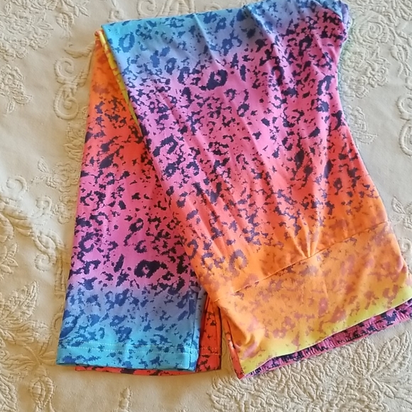 15 / $25 Colorful Capri Leggings EUC